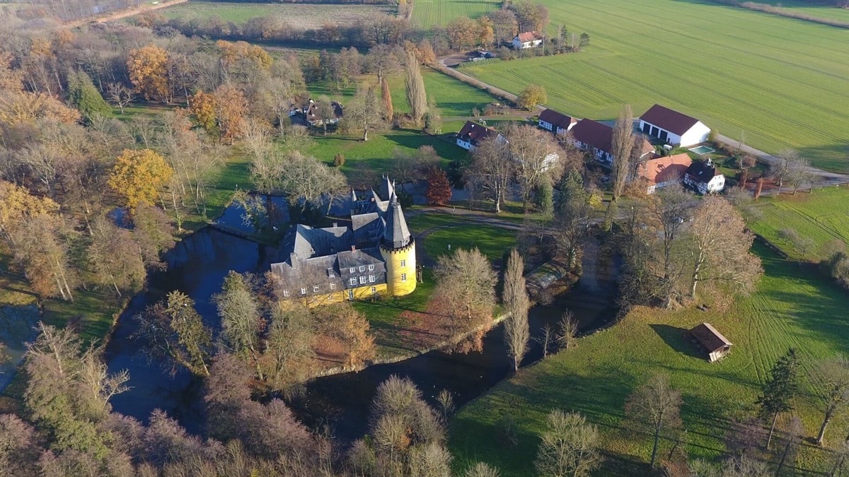 Preussisch Oldendorf Condo | Idyllic apartment with a view of the water