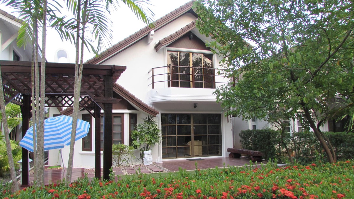 Kram House | Idyllic beach villa C8 in the tropical garden beach in front of the door