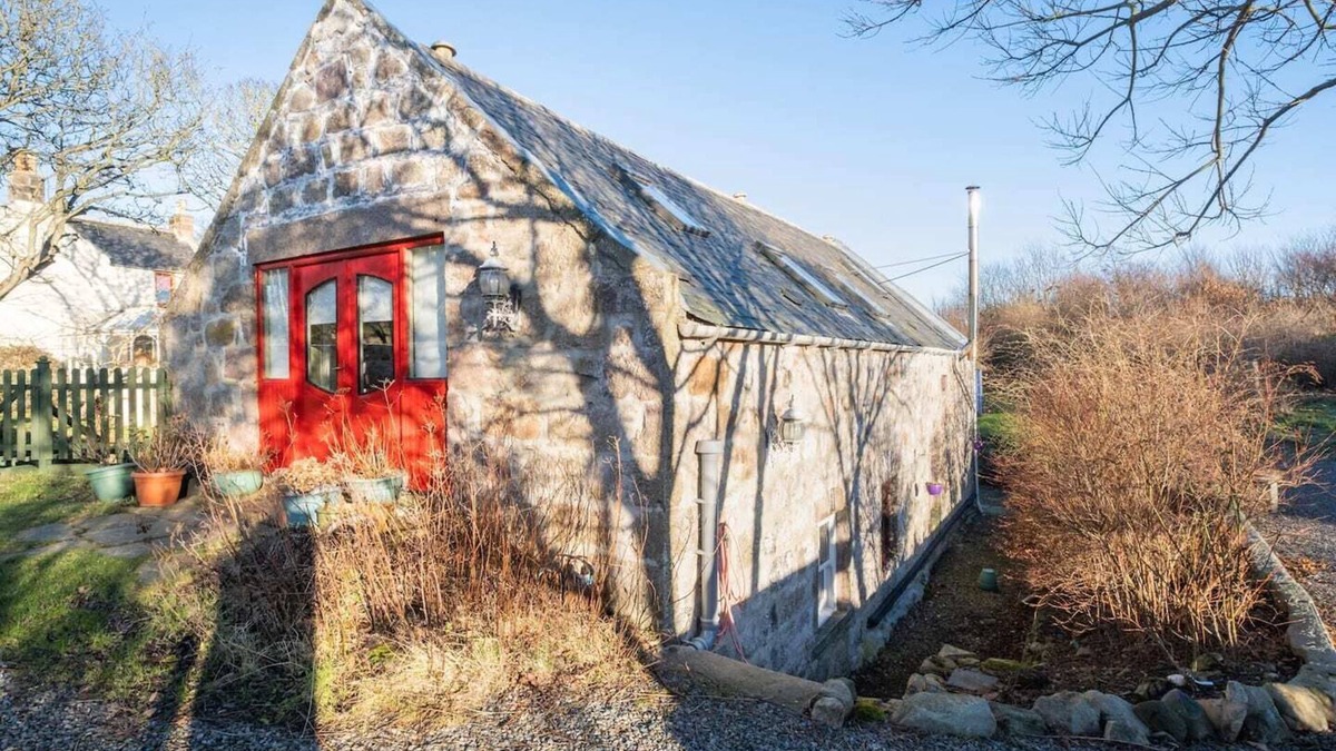 Muchalls House | Idyllic Converted Mill on a private farm by the sea