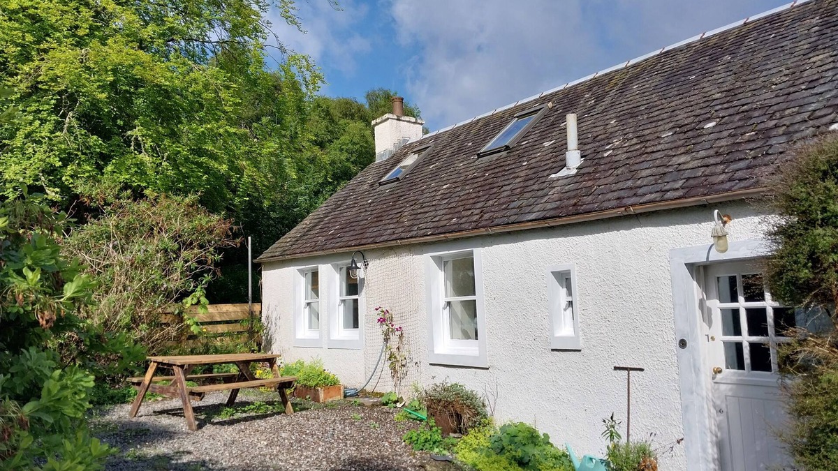 Kilcreggan Cottage | Idyllic cottage in peaceful rural location! Perfect for hikers and cyclists!