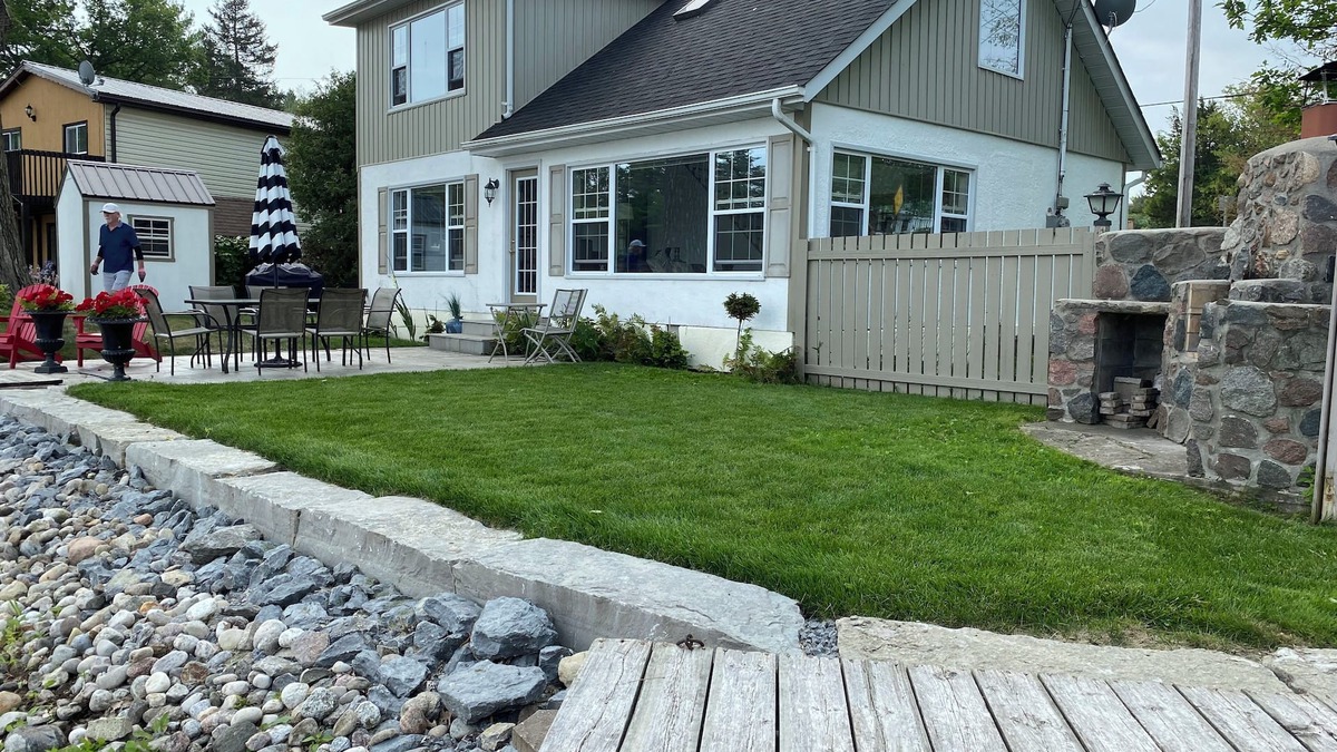 Quinte West Cottage | Idyllic Cottage on Spring Fed Lake