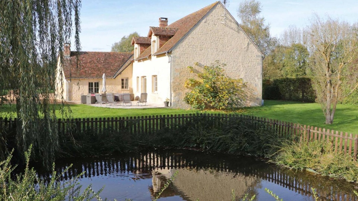 Le Pin-la-Garenne Cottage | Idyllic Country Home: Spa, Garden & Family-Friendly Amenities in Le Perche