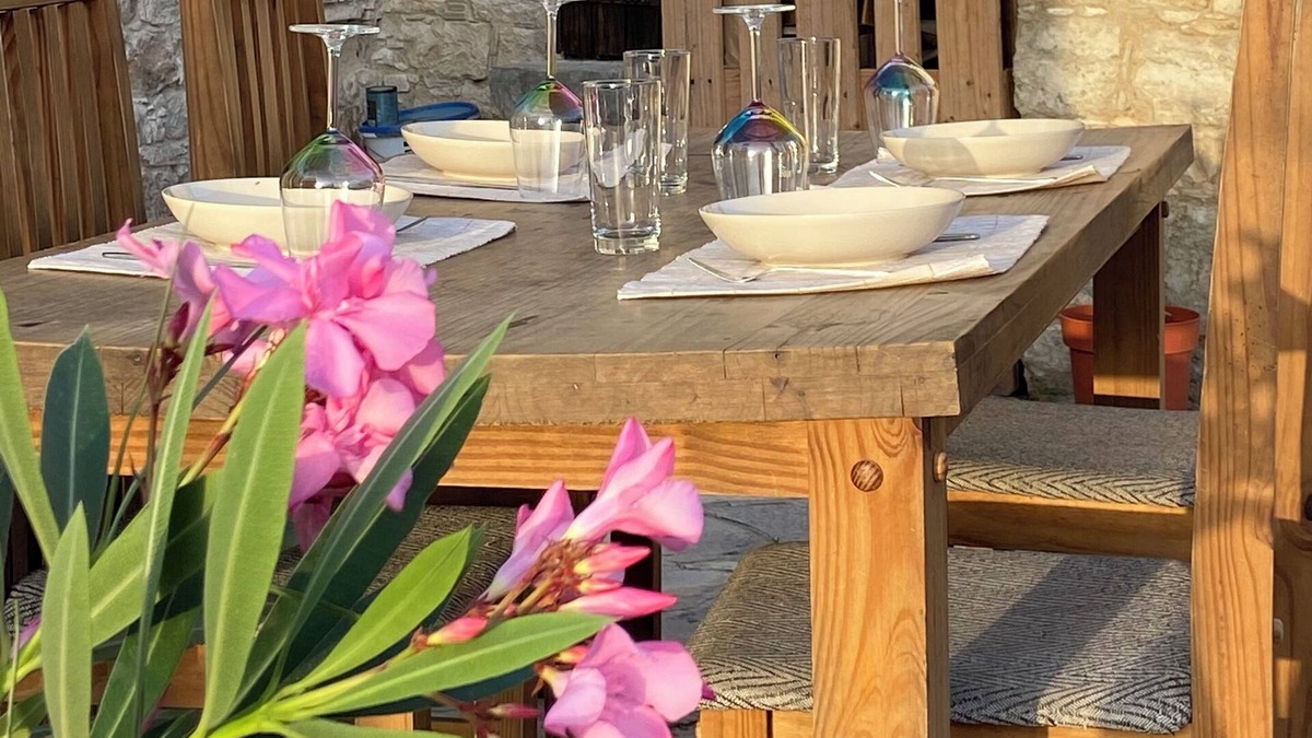 Choulou Cottage | Idyllic Country Room with Community Charm: Relaxation in the Vegan Paradise