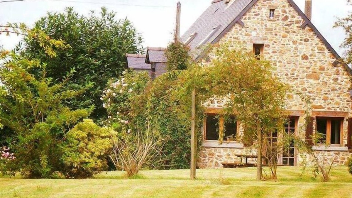 Landivy House | Idyllic Countryside Retreat in Landivy