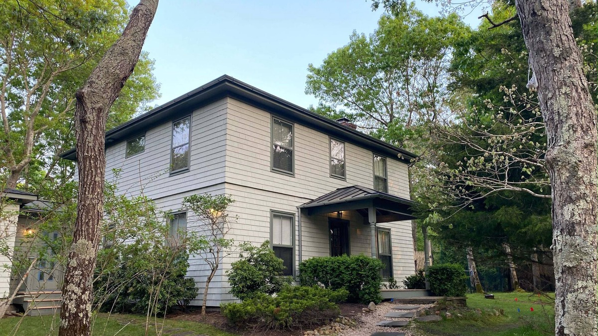 Springs House | Idyllic East Hampton Home! Steps from Long Island Sound & Stunning Ocean Beaches