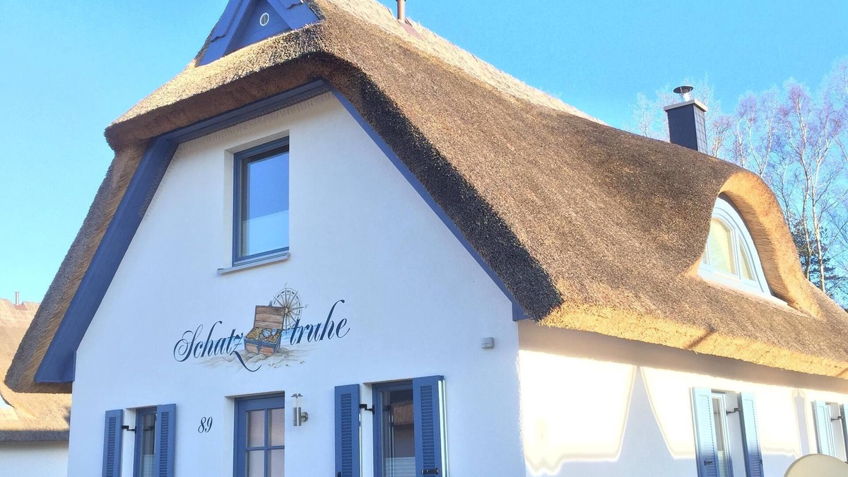 Glowe House | Idyllic FH with much romance, sauna, fireplace, garden & beach basket