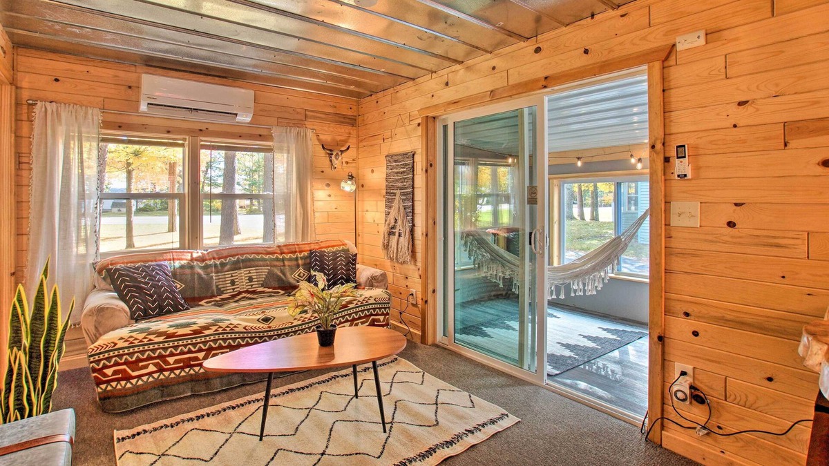 Oscoda Cabin | Idyllic 'Finn's Retreat' - Walk to Lake Huron