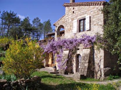 Les Assions Cabin | Idyllic French farmhouse