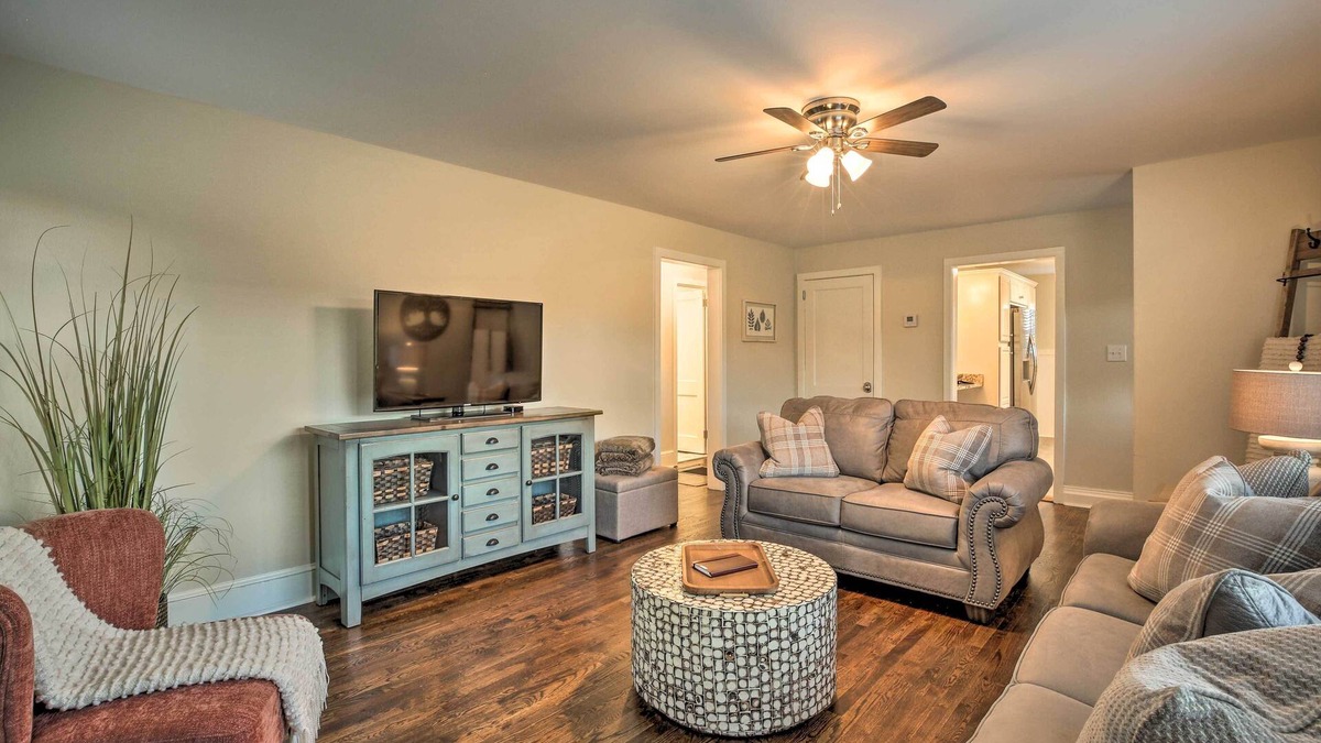Athens House | Idyllic Getaway w/Deck ~ 4 Mi to Dtwn Athens