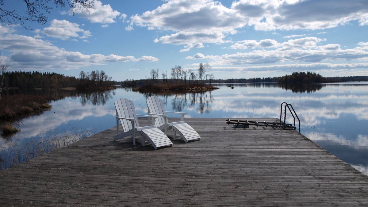 Tingsryd Municipality House | Idyllic holiday home on the lake (west bank) with its own jetty and boat