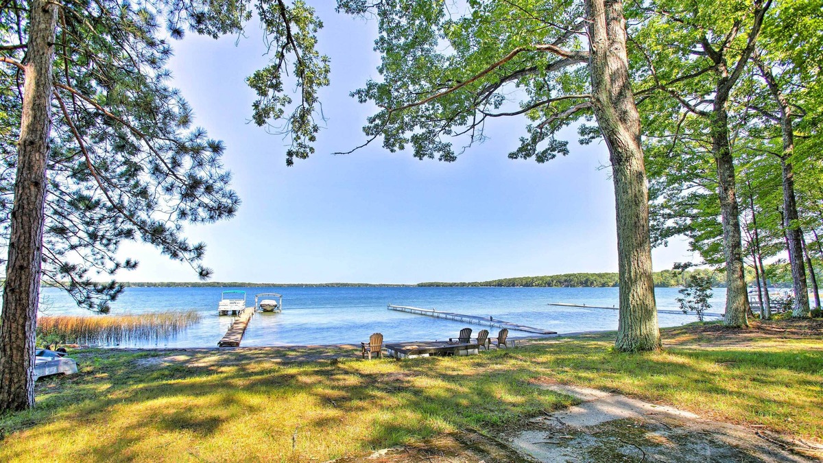 Interlochen Cabin | Idyllic Interlochen Cabin w/ Dock on Green Lake