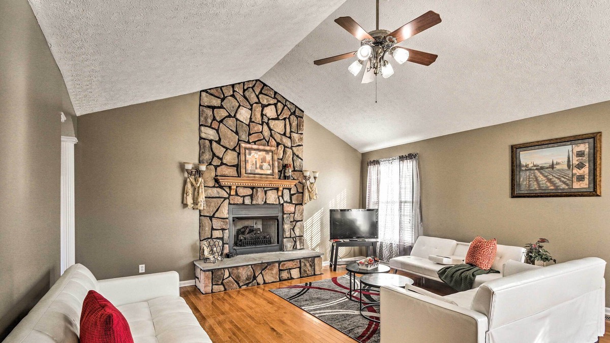 Luray Cottage | Idyllic Luray Cottage w/ Deck & Mtn Views!