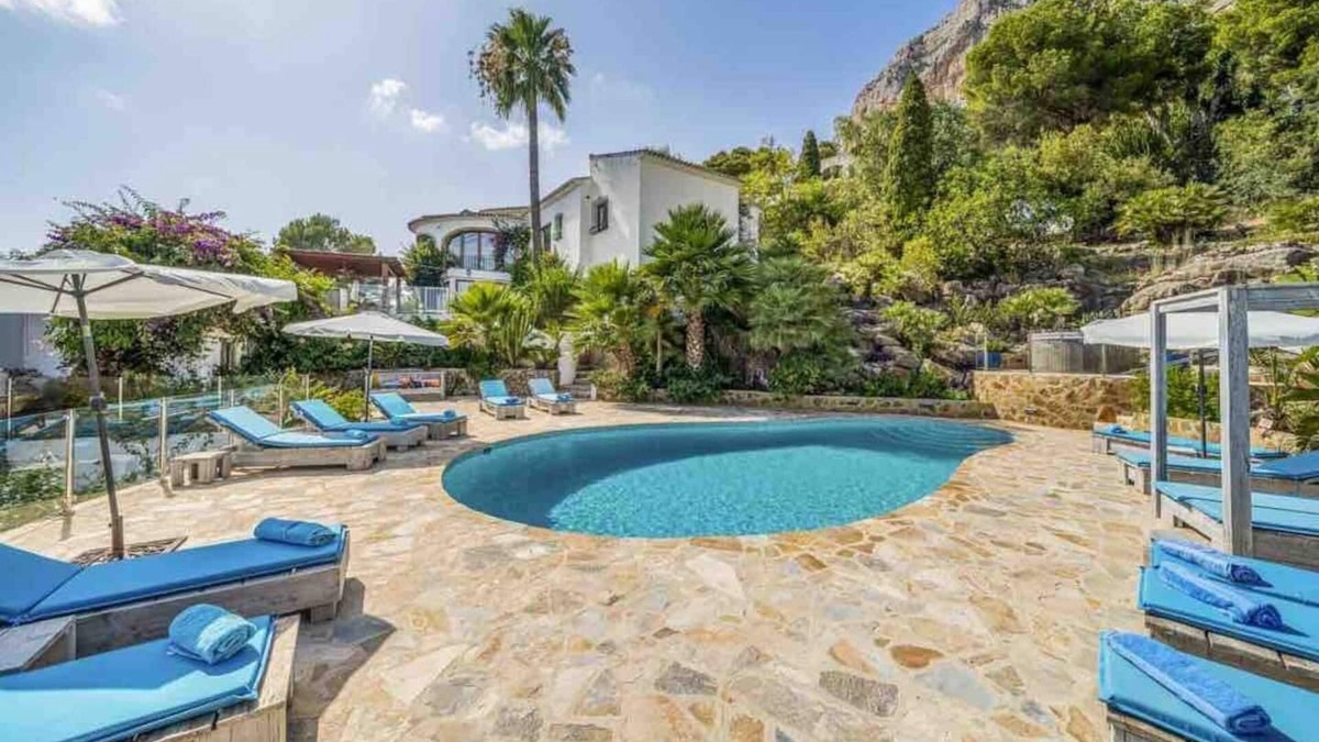 Montgo de Toscamar Villa | Idyllic & luxury huge 7 bed/bath villa, heated pool & Jacuzzi Wifi
