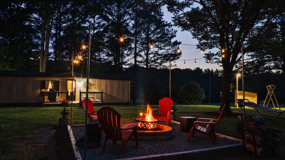 Dalton House | Idyllic, mins to I-75 & Dalton NEW to VRBO, 5 star reviews, trails nearby
