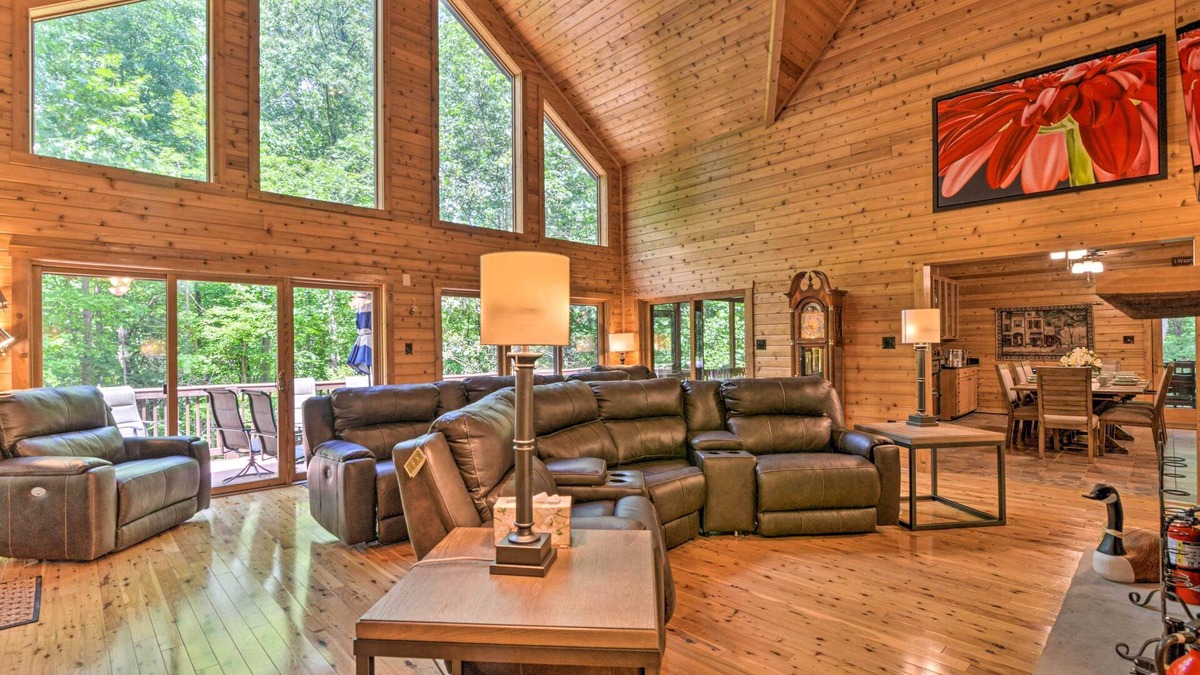 Maurertown House | Idyllic Mtn Retreat w/Hot Tub Near Shenandoah NP!