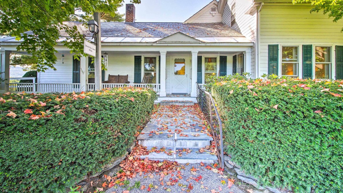 Florence House | Idyllic Pittsford Farmhouse~20Mi to Killington Ski