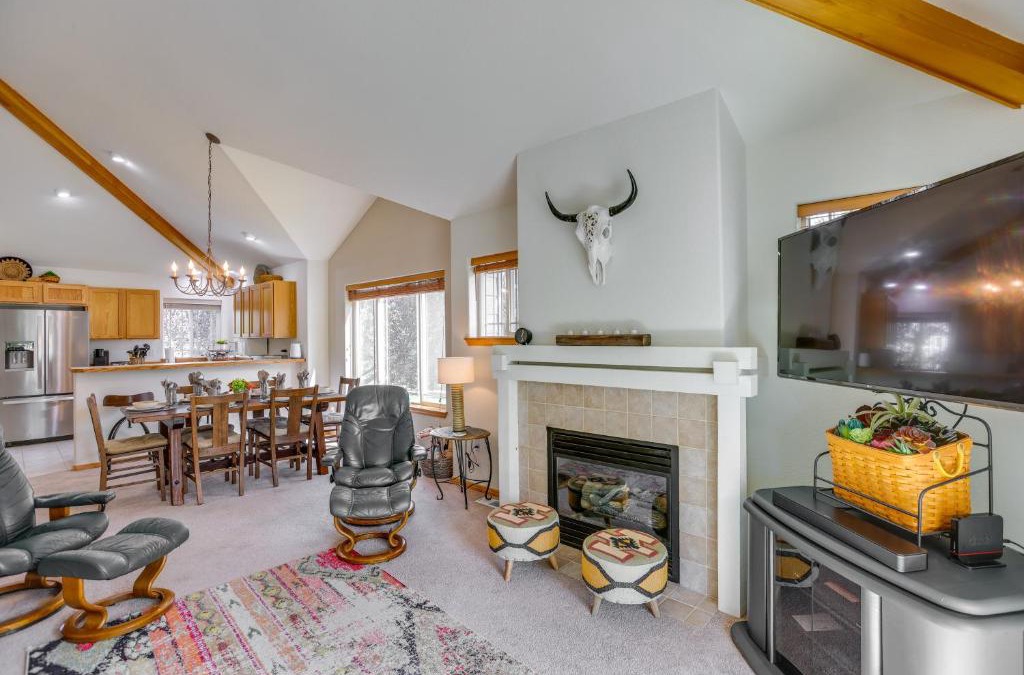 Redmond House | Idyllic Redmond Townhome with Furnished Deck!