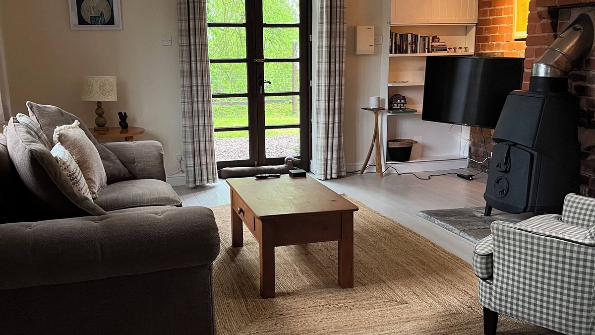 Bodenham House | Idyllic riverside location