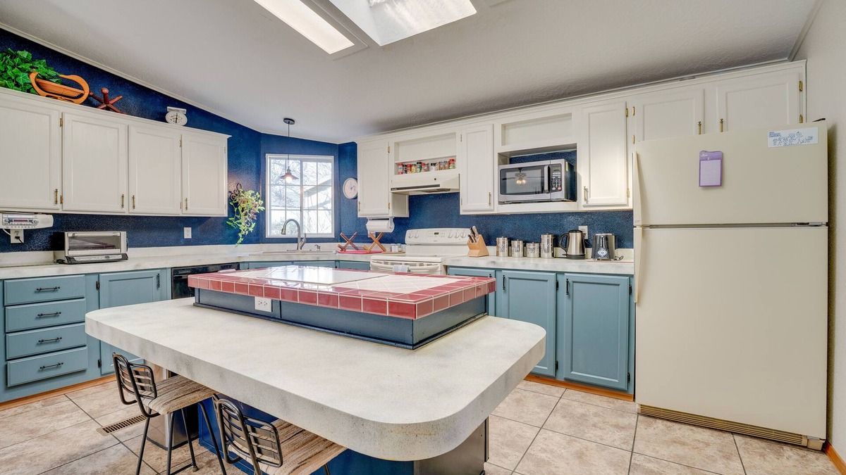 Monitor House | Idyllic Rock Island Home w/Columbia River Views