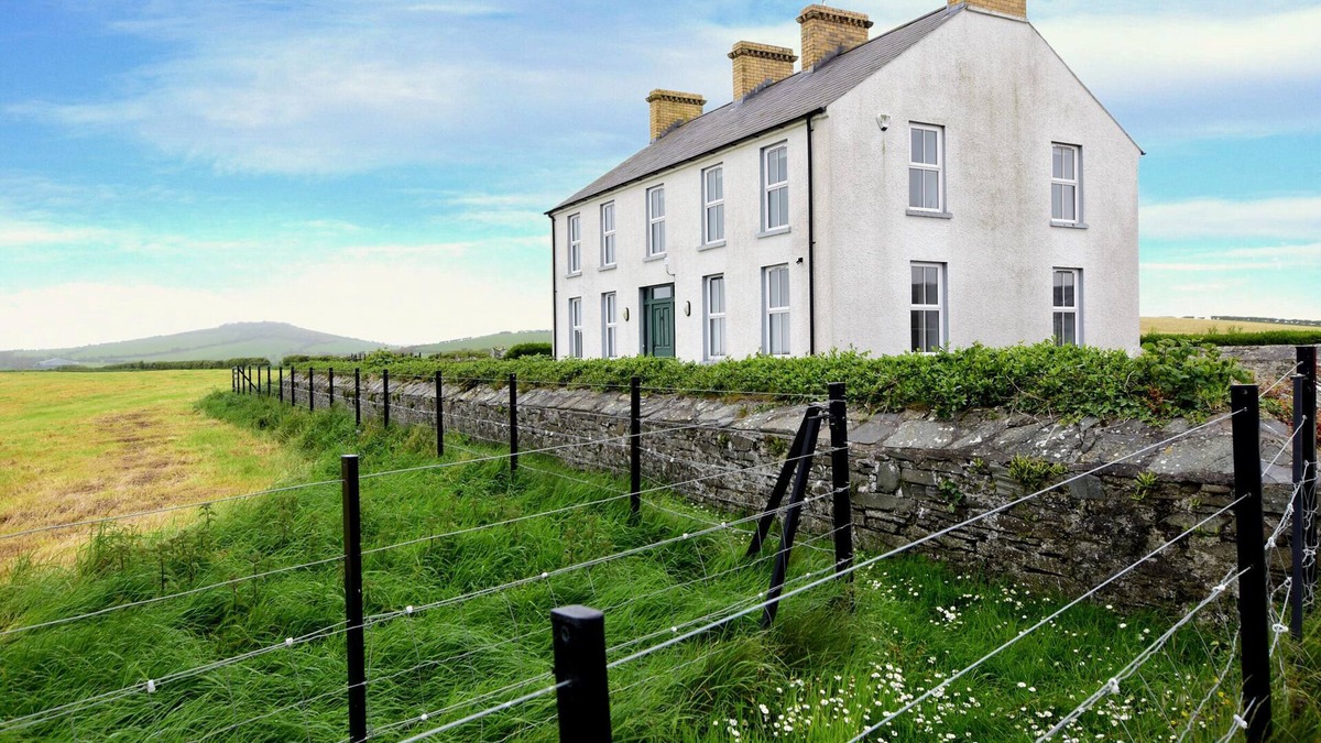 Portaferry House | Idyllic Sea View Farm House – One Minute Walk to the Beach.