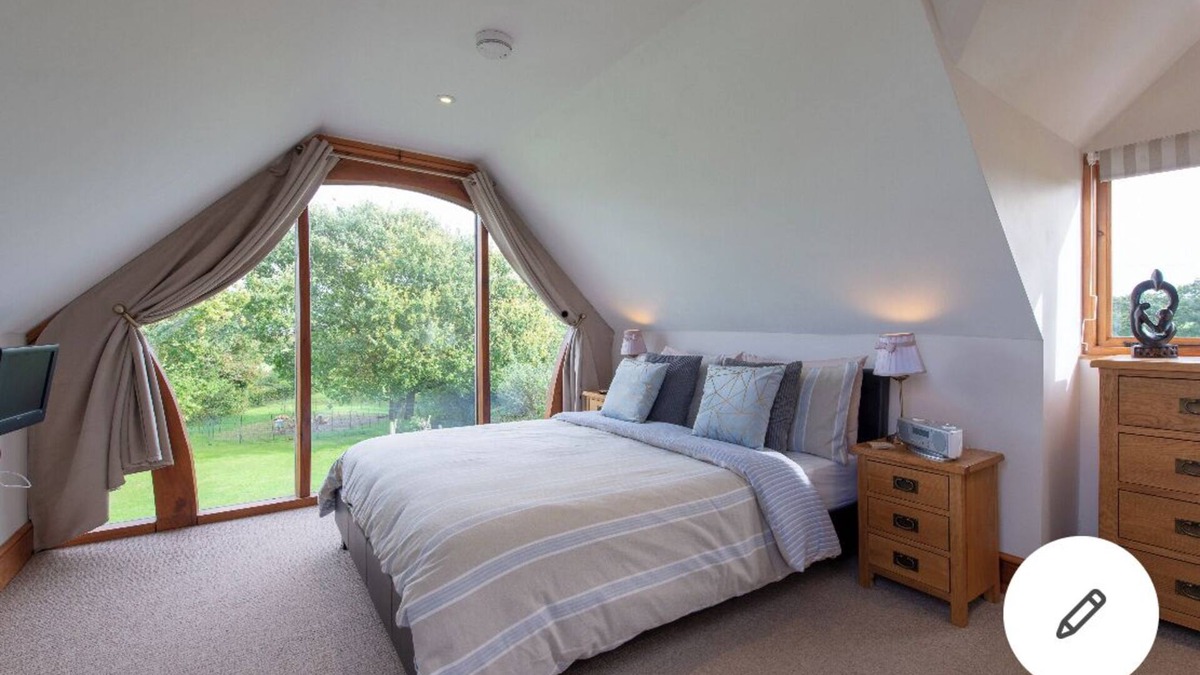 West Buckland Ski Chalet | Idyllic Self Catering Retreat In The Lush Somerset Countryside (near Taunton)