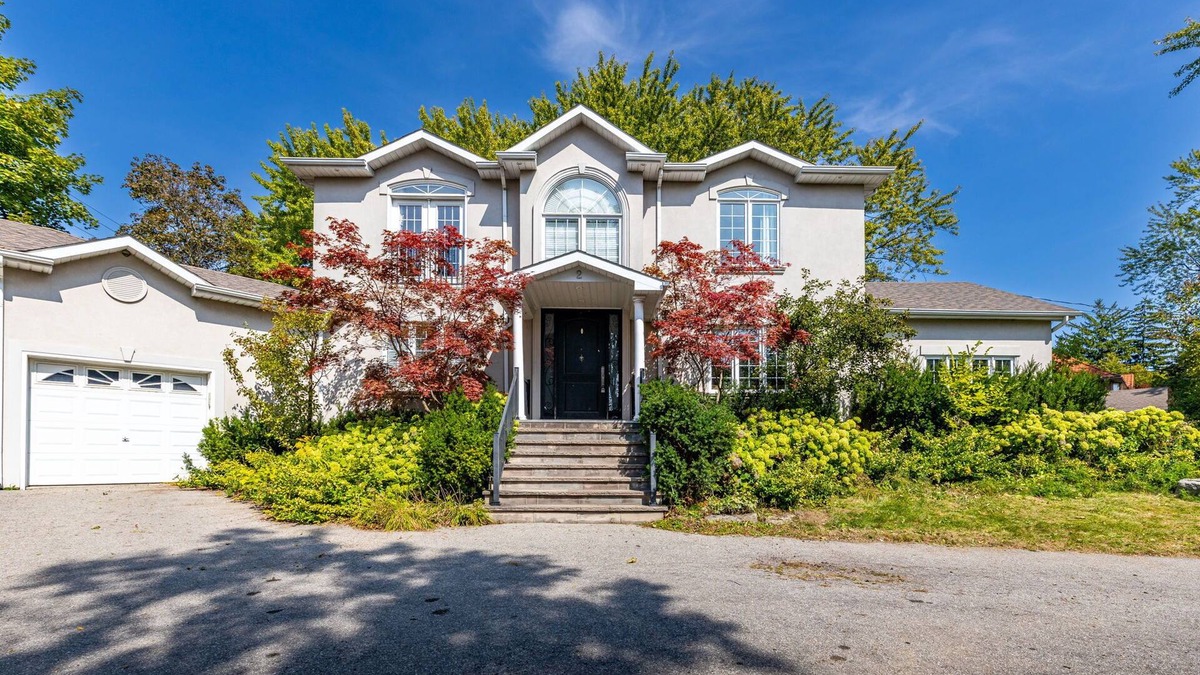 Scarborough House | Idyllic & Spacious 4BR Home with Private Backyard!