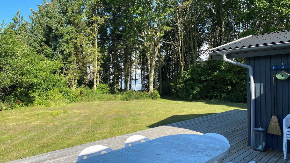 Spøttrup House | Idyllic summer house at the water's edge
