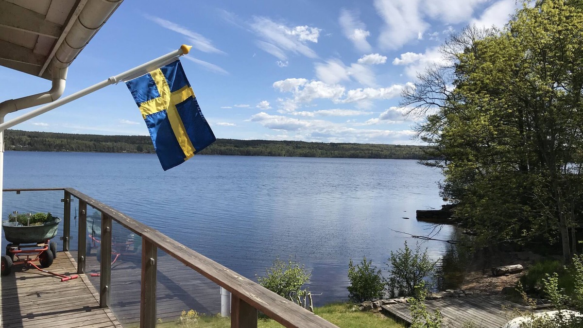 Fjaras House | Idyllic Swedish vacation home in a dream location directly on the lake, south of Gothenburg