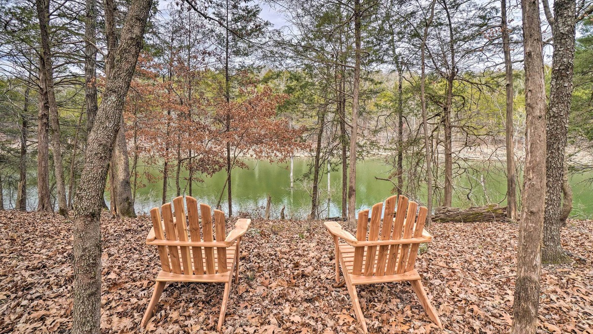 Golden Cabin | Idyllic Table Rock Lake Cabin w/Fire Pit!