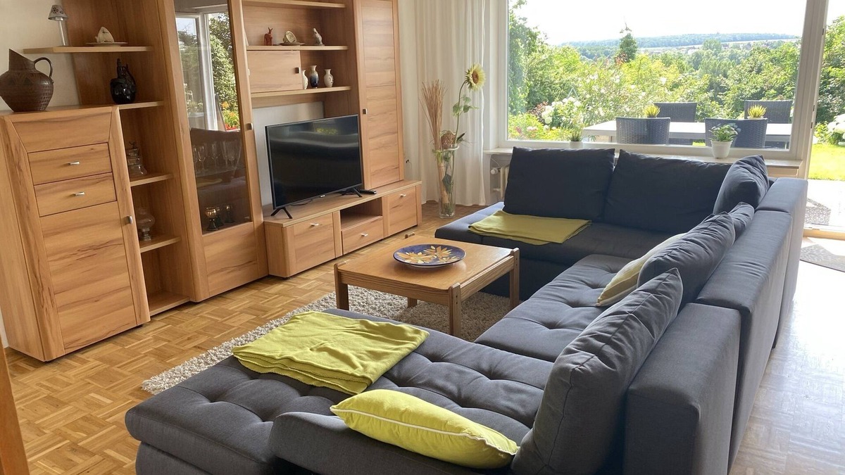 Dettelbach Apartment | Idyllic vacation apartment (95sqm) with 3 bedrooms, WiFi and views of the Steigerwald forest