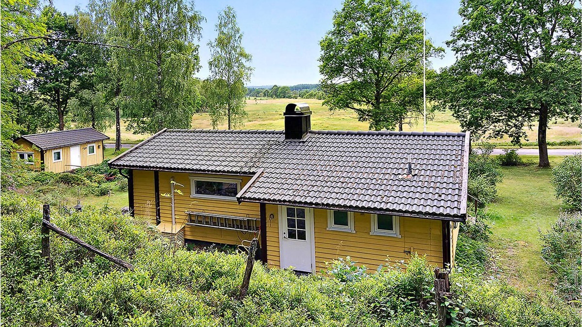 Kragared House | Idyllically located wooden house on the edge of the forest.