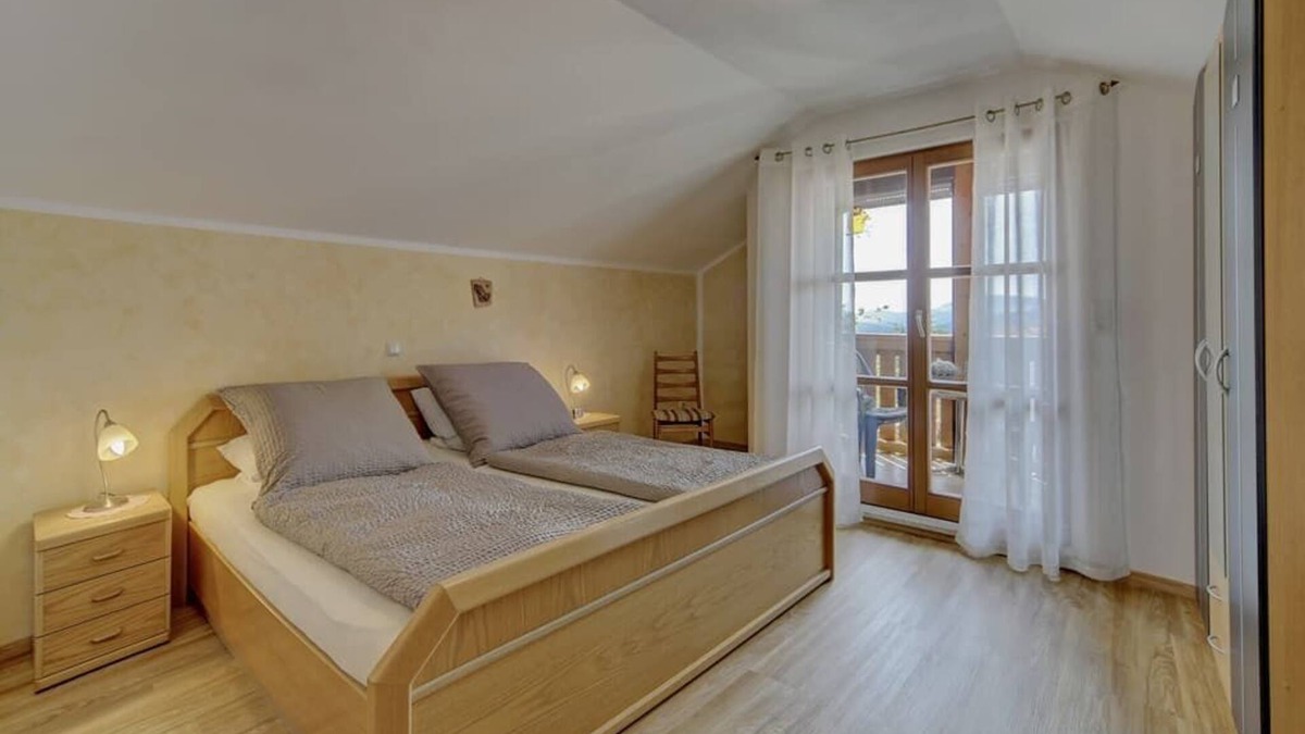 Wegscheid Apartment | Idyllisch gelegene 40 qm Dachgeschoss Wohnung