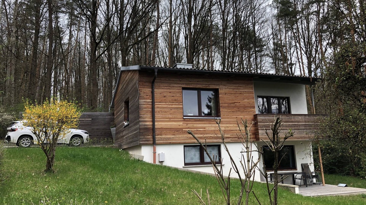 Ebersdorf bei Coburg House | Idyllisches Ferienhäuschen in Ruhiger Lage am Waldesrand