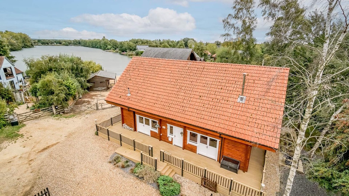 Pentney Cabin | If Spacious, Secluded & Quiet Is What You Want Then Alpine Lodge Is For You.