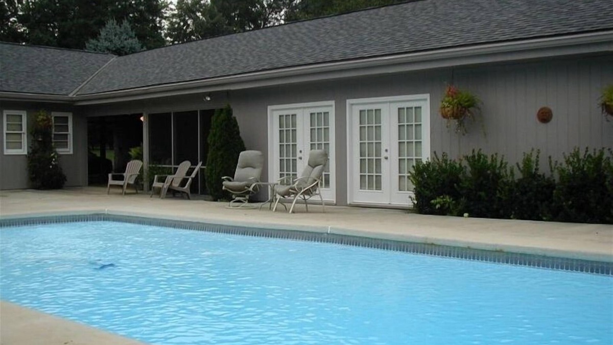 Maryville Cottage | If You Want Much More Than a Hotel Room in Maryville, Tn