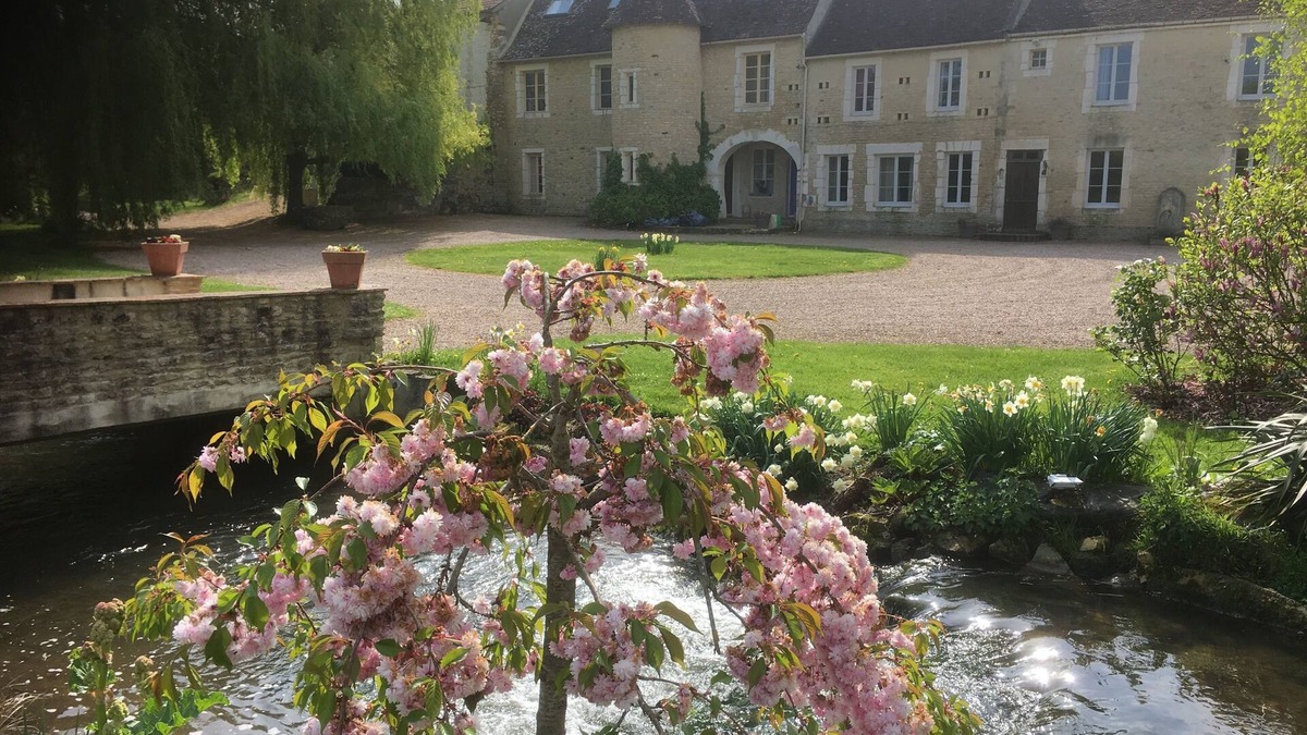 Ernes Apartment | Ifs Appartment for persons with seasonal pool and jacuzzi