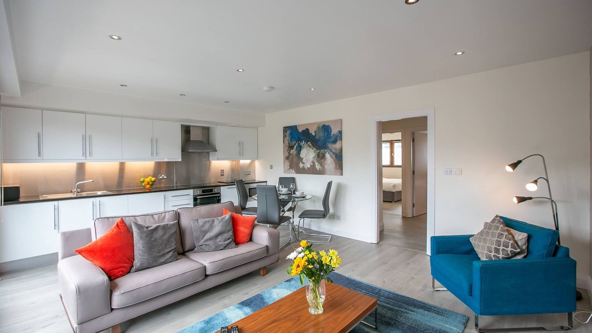 North Wall Apartment | IFSC Spacious/Quiet/Central 2 bedroom apt - 15 mins to centre - sleeps 6