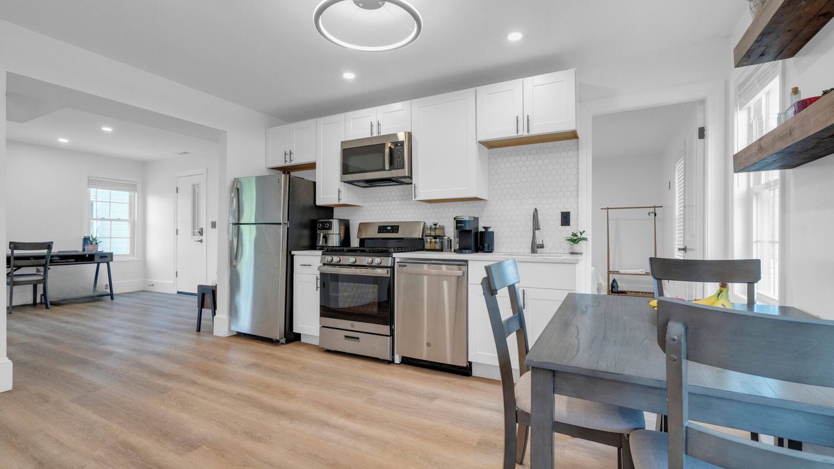 Salem Apartment | ii Serene 3-Bedroom Retreat in Charming Salem, MA