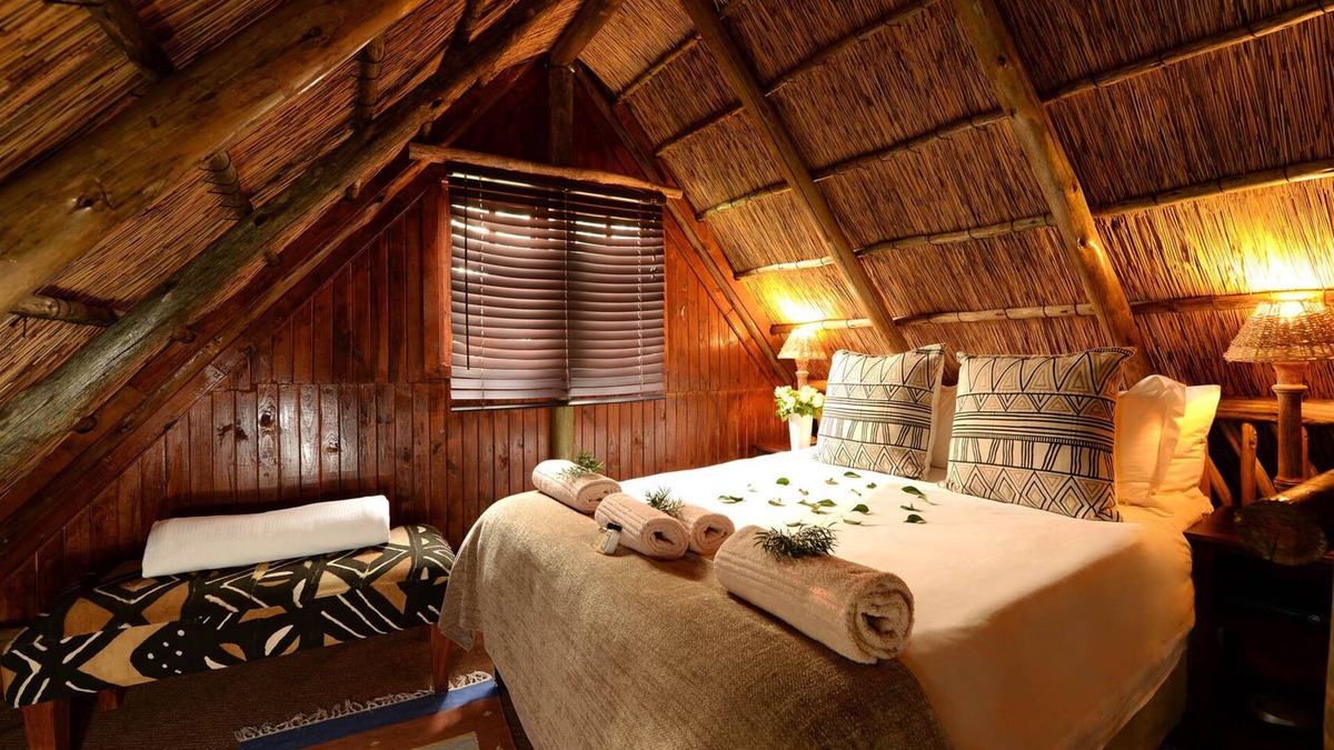 Hammanskraal Cabin | iKhaya LamaDube Game Lodge