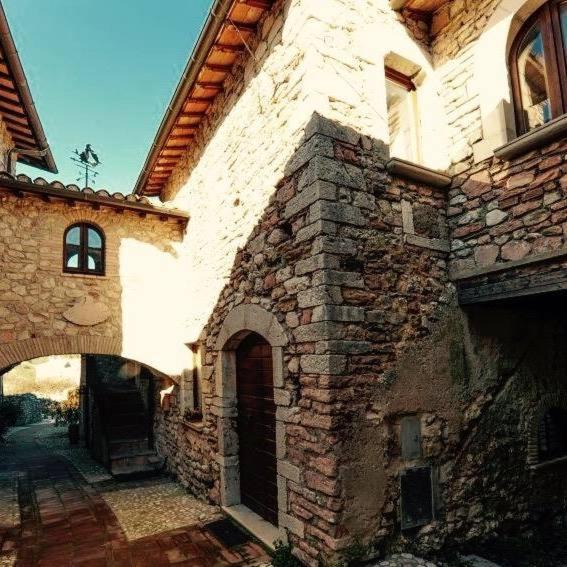 Baiano Apartment | Il borgo di Firenzuola Camere con camino