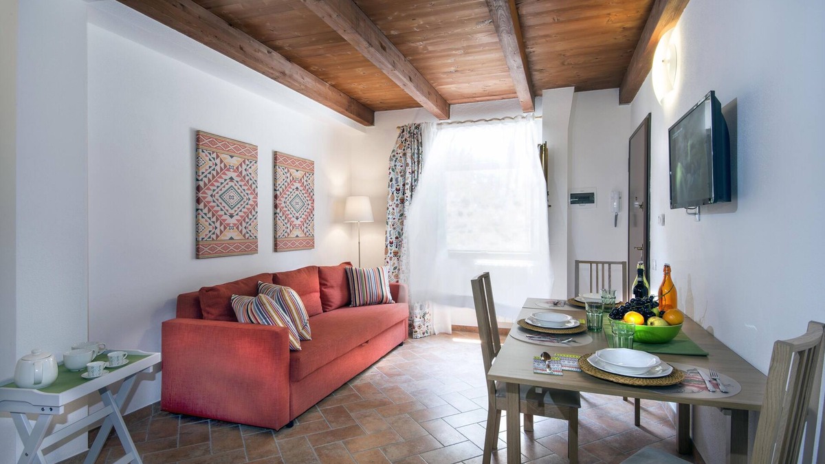 Tresana Apartment | Il Borgo di Tresana Alessandro, free Wi-Fi, professional cleaning