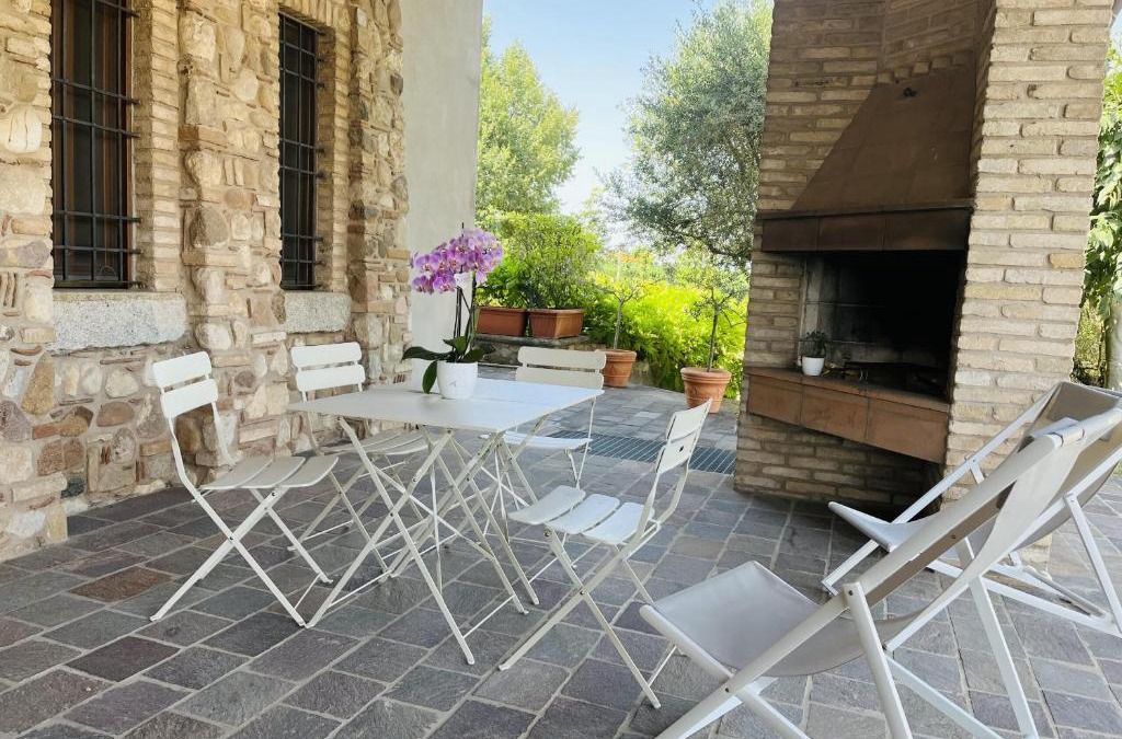 Castellaro Lagusello Cabin | Il borgo fra i laghi