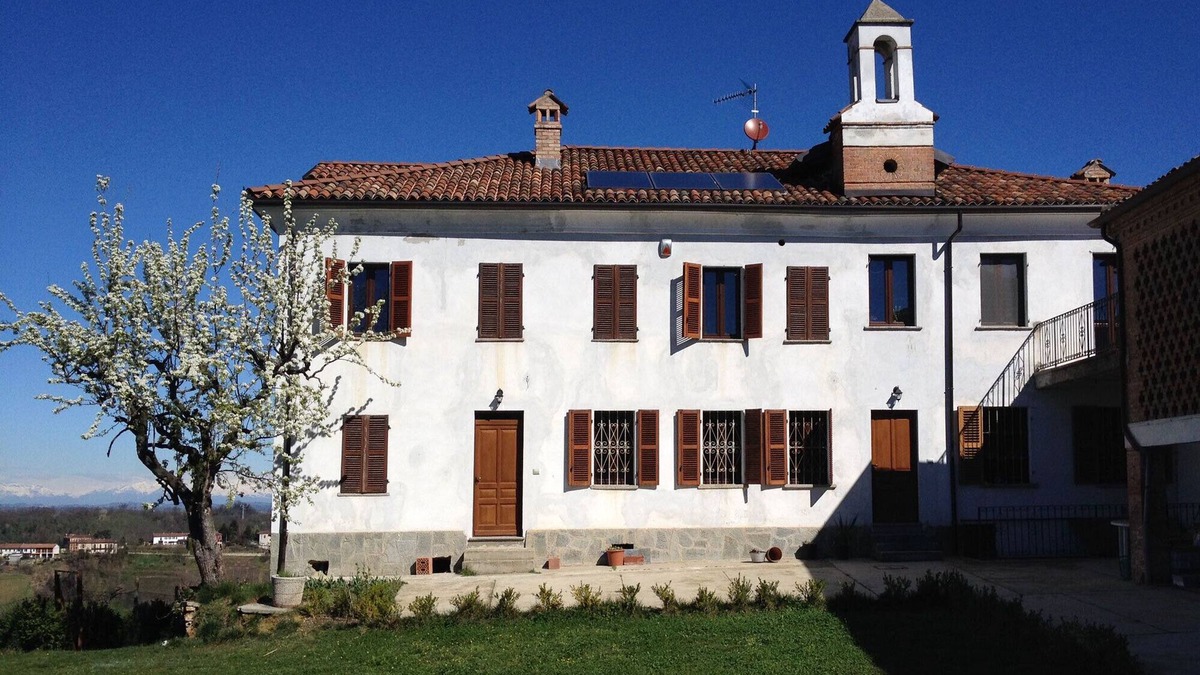 Montegrosso dʼAsti Bed & Breakfast | IL CAMPANILE - "Gilda" room with kitchen use
