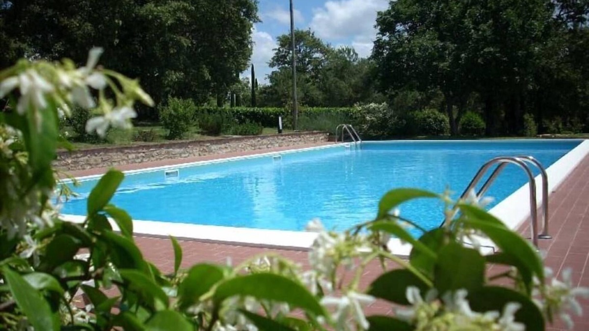 Montegabbione House | IL CASALE GRANDE (CHARME, SUN & NATURE ON UMBRIAN HILLS) Fascinating villa with park & swimming pool, nearby "La Scarzuola", oasis of beauty–weekly & w/e rents all year