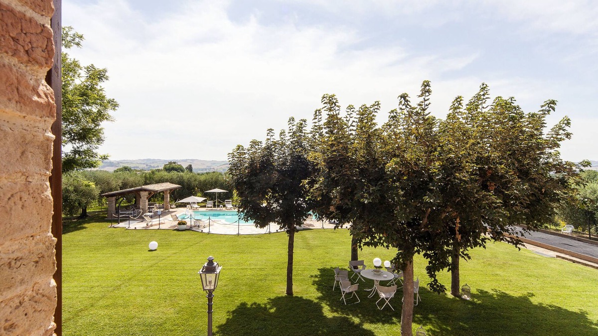 Bettolelle Apartment | Il Ciliegio, app in a typical villa with swimming pool 7km from the sea, Senigallia, Marche