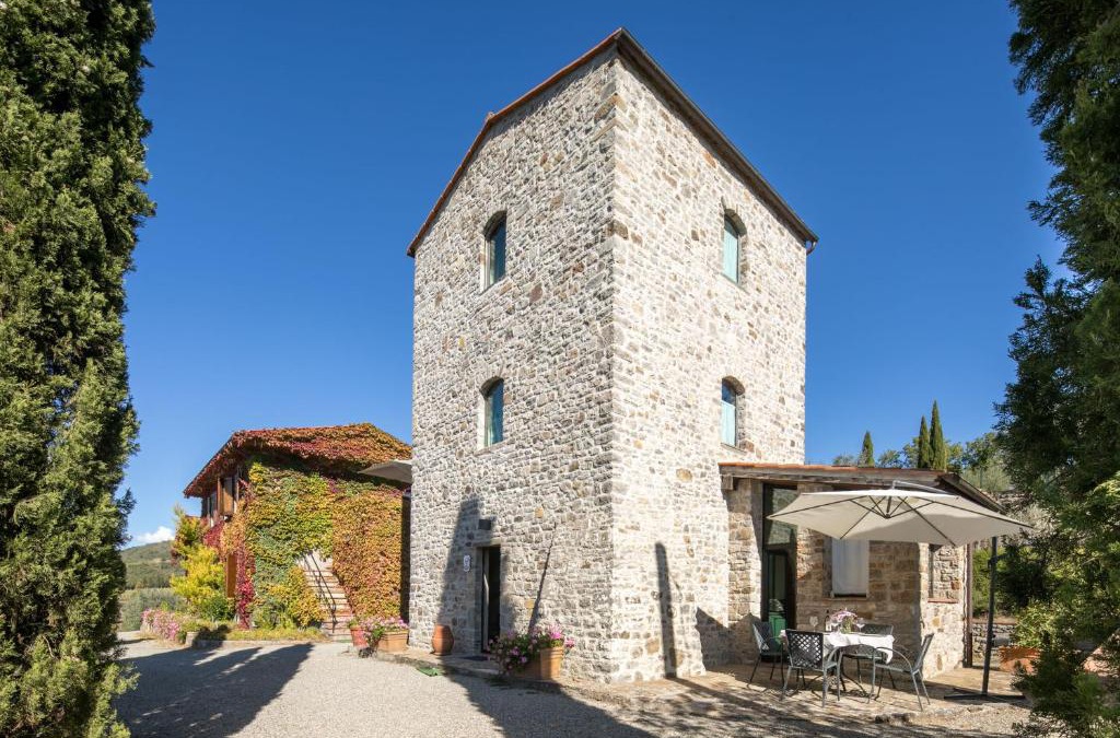 Gaiole in Chianti Villa | Il Colombaio by VacaVilla