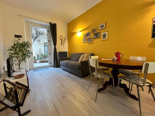 Vanchiglia Apartment | Il cortiletto sotto la Mole
