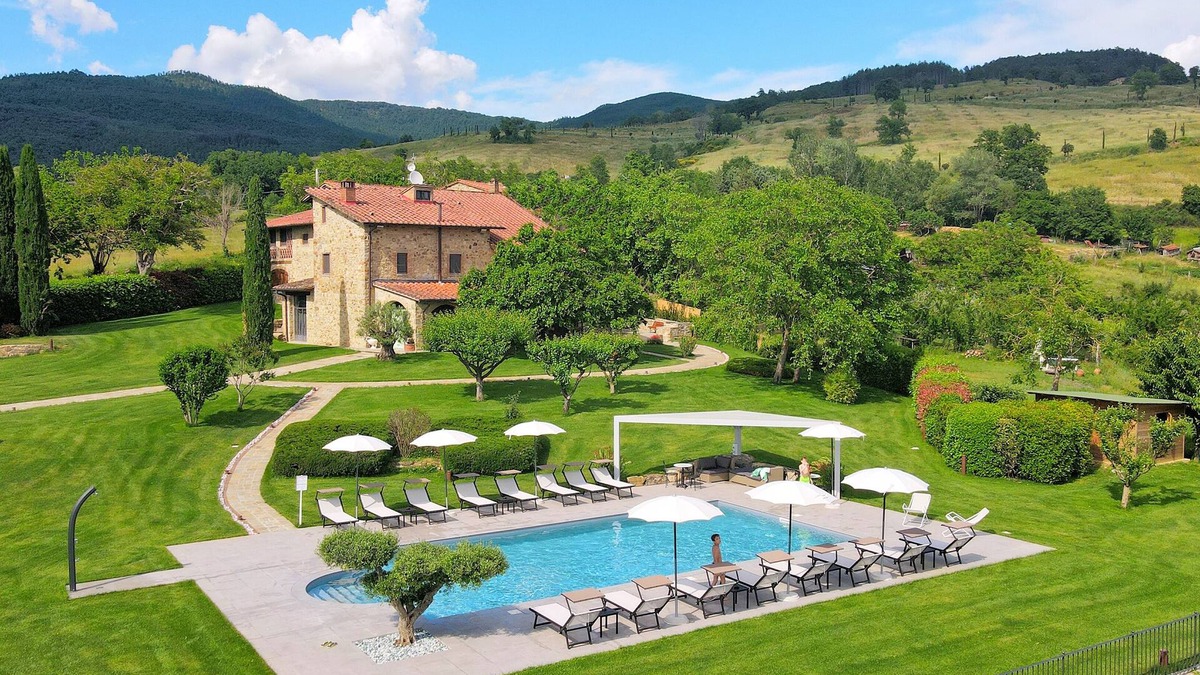 Bibbiena House | "IL GELSO by Fewo-Toskana" Tuscany, vacation villa with private pool, 12 bedrooms.