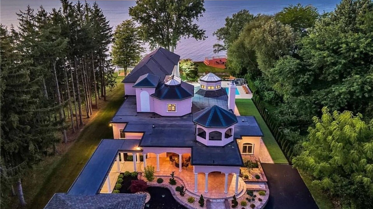 Niagara County House | Il Palazzo Sul Lago by Sul Lago