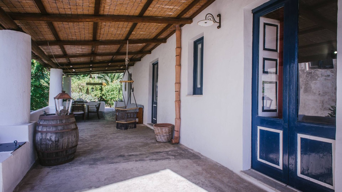 Malfa Villa | Il Palmento Di Salina is a typical Aeolian private house with a terrace and garden with sea views